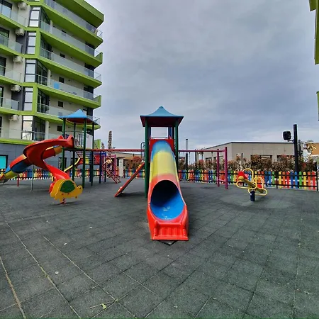 Luna Queen Std - Pool & Apartment