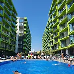 Andreas - Pool & Lejlighed *